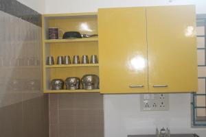 Studio Apartment with private entrance, behind DLF and near L&T, RMZ IT park and close to SRMC & MIOT Hospital