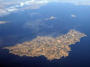 Maisons de vacances Villa contemporaine avec vue mer a Sauzon - FR-1-418-201 : photos des chambres