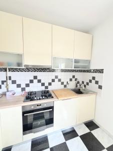 Frankos Cozy Apartment with garage