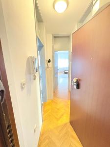 Frankos Cozy Apartment with garage