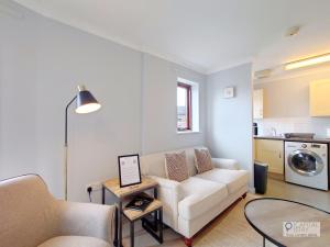 Fully Serviced Two Bed Apartment in Poplar