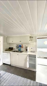 Charming Bohuslän Cottage with Nature Views