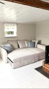 Charming Bohuslän Cottage with Nature Views