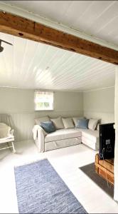 Charming Bohuslän Cottage with Nature Views