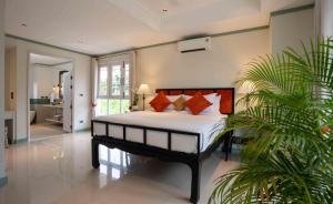 4 Bed Pool Villa Steps from the Beach - KBR34
