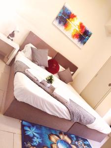 F1-21-14 Luminous1BR Tamarind WiFi Netflix FreeParking