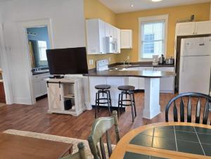 The Monarch - 4 Butternut