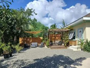 Secret Hideaway - Savannah