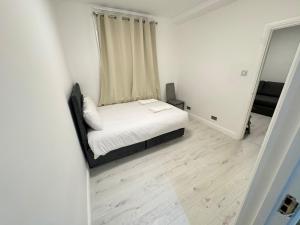 one bedroom flat 2nd floor Victoria