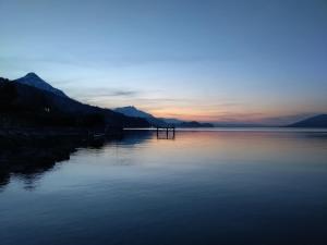 Skandi Lodge mit Seesicht nahe Interlaken