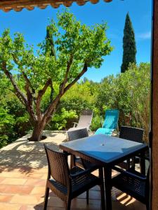 Villages vacances Les Garrigues de la Vallee des Baux : photos des chambres