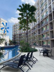 Condo With Nice Pool