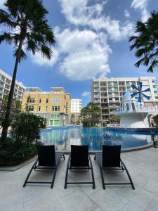 Condo With Nice Pool