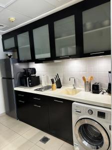 Luxury Modern Studio in Dubai Marina with Sea View