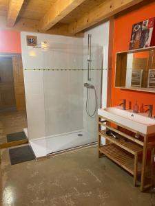 Maisons de vacances LE GiTE DES DAINES : Maison 8 Chambres
