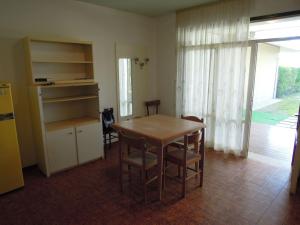 Bright garden apartment near the sea