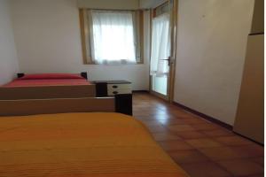 Bright garden apartment near the sea