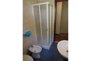 Bright garden apartment near the sea