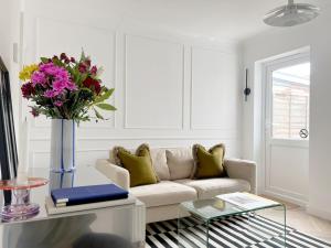 Modern Terrace home - 2 bedroom - University Hospital City Centre