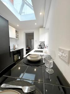 Modern Terrace home - 2 bedroom - University Hospital City Centre