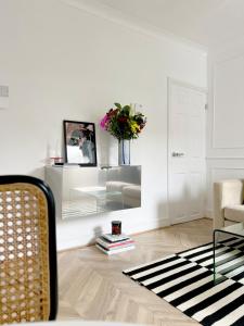 Modern Terrace home - 2 bedroom - University Hospital City Centre