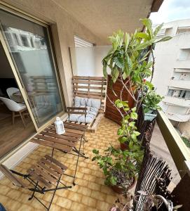 Bohemian studio in Menton close to sea with parking