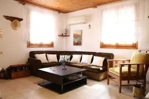 Babis Garden Salamina - Paloúkia