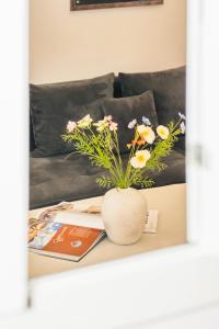 GoodLife Holiday House - Family & Friends