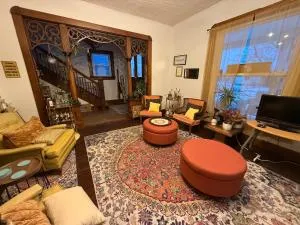 Fun at the fountain Private room - Beech Grove