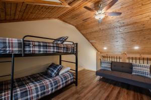 3BR WALK-IN with Loft - Pool - Lake Access - FREE TICKETS INCLUDED - RH230B