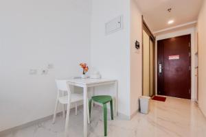 Elegant and Stylisth Studio at Sky House BSD Apartment By Travelio