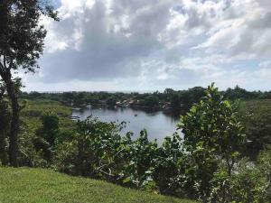 Sonho em Caraíva, praia com rio, vista da vila e mar