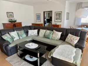 Lichtdurchflutete große Wohnung - 施韦尔姆