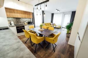 Apartment Rezidencia Severná, 24hr Self Check-in, 2 Bedrooms, Free Garage Private Parking, Balcony, 5-minute walk to City Centre