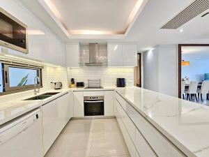 Stylish 2 Bedroom Apartment with pool access in Surin