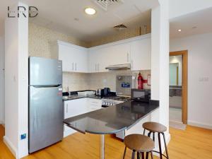 Charming 1BR Apartment with Canal View in Business Bay