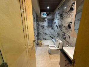 Rustic Retreat in Posh Area