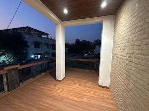 Rustic Retreat in Posh Area