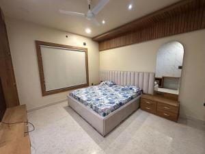 Rustic Retreat in Posh Area