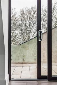 Bright & Glamorous Apartment 1BR 1BA Private Balcony