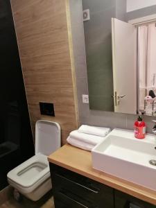 Queency Apartament cu gradina și parcare gratuita