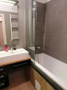 Queency Apartament cu gradina și parcare gratuita