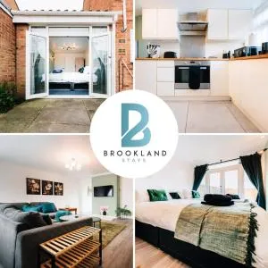 Studio Flat by Brookland Stays Serviced Accommodation Short Lets Harlington with Free WiFi - Harmondsworth
