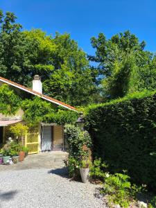 Studio autonome Magnifique1 gde Chambre ET 1 pte avec JARDIN d hiver TB situé Chaumont-Gistoux