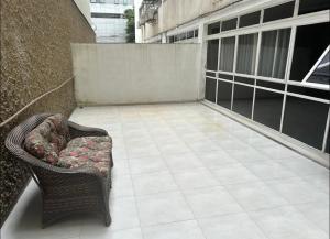 05 - Estúdio na Savassi com Área privativa, Máquina de lavar, Cozinha completa, TV, Vaga de garagem