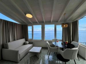 DIONIS Lovely beachfront house in Prigradica, Korcula island