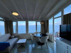 DIONIS Lovely beachfront house in Prigradica, Korcula island