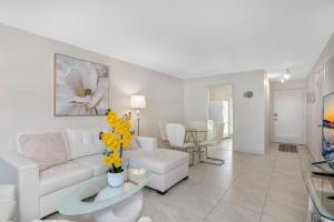 Olde Naples Paradise 803
