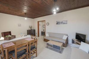Dimis Right House