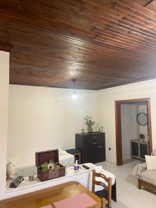 Dimis Right House